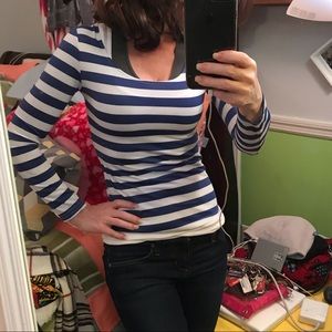 🍄 blue and white XS/S quarter length sleeve